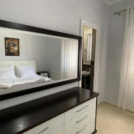 Vlorida Apartment *